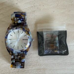 Nixon The Time Teller Acetate sea glass color Watch with Silver Face, Excellent!